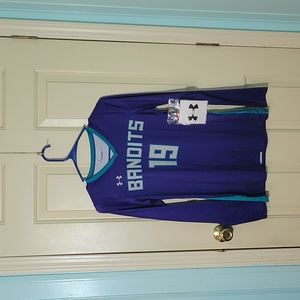 Women's Small Under Armour V-Neck Jersey